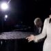 Tampil di Panggung Olimpiade Paris, Celine Dion Bawakan Lagu Edith Piaf 2 Penyanyi Celine Dion saat tampil pada pembukaan Olimpiade Paris 2024 pada Jumat (26/7/2024).