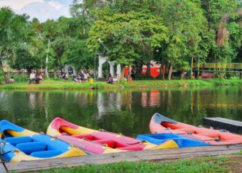 Danau Cadika yang terletak di Taman Cadika Medan, Jalan Karya Wisata, Kecamatan Medan Johor, Kota Medan.