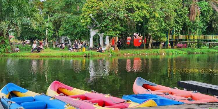 Danau Cadika yang terletak di Taman Cadika Medan, Jalan Karya Wisata, Kecamatan Medan Johor, Kota Medan.