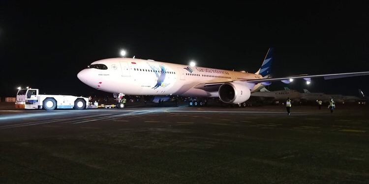 Garuda Delay Lagi, Jemaah Haji Resah Harus Jadwal Ulang Tiket ke Daerah Asal 1 Garuda kembali menunda penerbangan jemaah haji Indonesia.