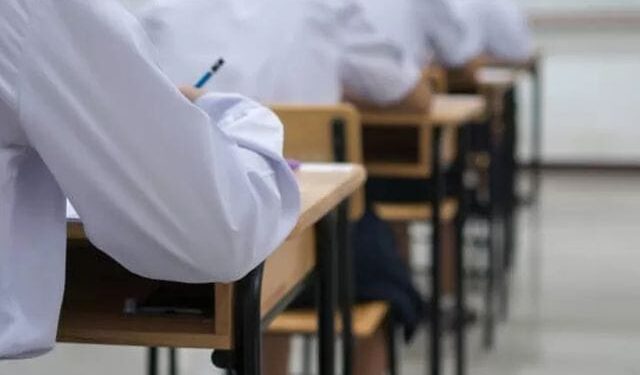 100% Sekolah di Sumut Kini Teraliri Listrik dan Internet 1 Ilustrasi anak sekolah.