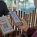 BI Sebut Penjualan Eceran Meningkat pada Juni 2024, IPR Tumbuh 4,4% 2 Ilustrasi transaksi perdagangan eceran.