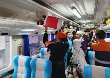 Rombongan Jemaah Haji Kabupaten Labuhanbatu tahun 2024 yang menggunakan KA dari Stasiun Lubukpakam menuju Stasiun Rantauprapat.