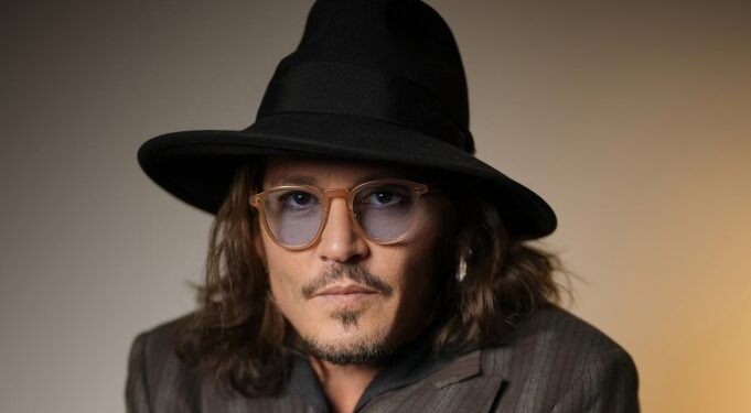 Johnny Depp Dikabarkan Dekat dengan Model Asal Rusia Yulia Vlasova 1 Johnny Depp