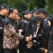Menpora RI Dito Ariotedjo, mendampingi Presiden Jokowi melepas kontingen Indonesia yang akan berlaga di Olimpiade 2024 Paris di Istana Merdeka, Jakarta, Rabu (10/7/2024).