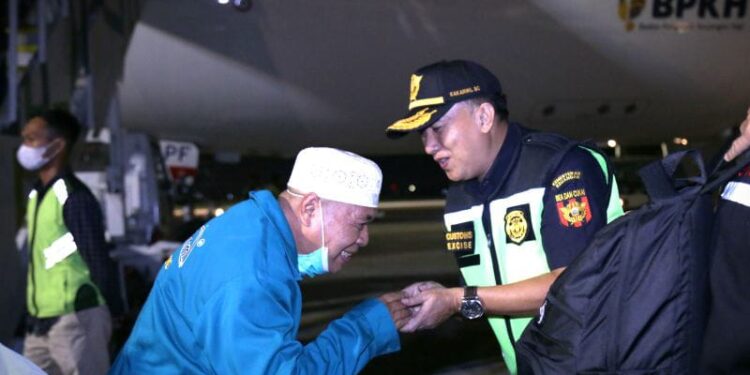 Bea Cukai Komit Permudah Layanan bagi Jemaah Haji Indonesia Tahun 2024 1 Komitmen Bea Cukai mempermudah layanan bagi jemaah haji Indonesia.