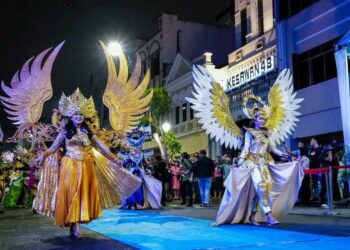Pawai Budaya Colorful Medan Night Carnival.