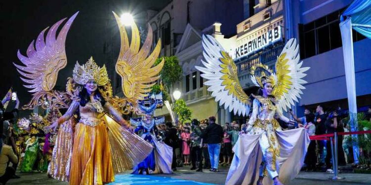 Pawai Budaya Colorful Medan Night Carnival Tampilkan Pesona Keragaman Budaya 1 Pawai Budaya Colorful Medan Night Carnival.