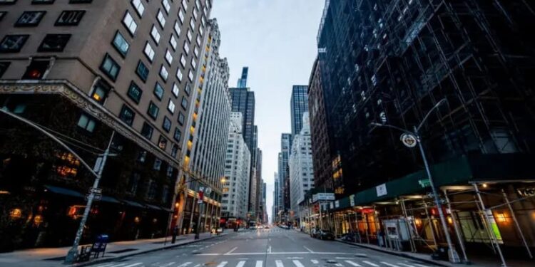 Suasana 6th Avenue di Kota New York.