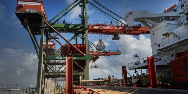 Pelindo tingkatkan layanan di pelabuhan non-peti kemas.