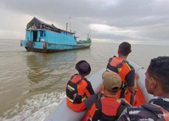 Tim SAR lakukan pencarian Kapal LCT Cita XX yang hilang kontak.