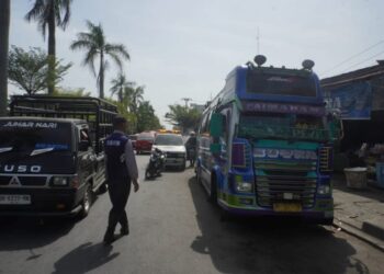 Penertiban Pool Bus di Jalan Jamin Ginting, Medan.