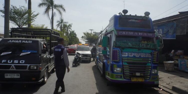 Dishub Medan Tertibkan Pool Bus di Jalan Jamin Ginting, Ubah Rute AKAP/AKDP 1 Penertiban Pool Bus di Jalan Jamin Ginting, Medan.