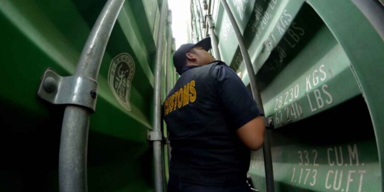 Menilik Kinerja Kawasan Berikat 10 Tahun Terakhir 1 Kanwil Bea Cukai Jawa Timur II menerbitkan izin fasilitas kawasan berikat kepada PT Sintec Industri Indonesia yang berlokasi di Madiun dengan hasil produksi berupa sepatu.
