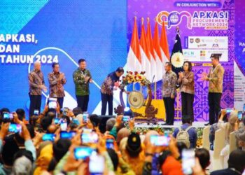 Presiden Joko Widodo pada Rakernas XVI APKASI, di Jakarta Convention Center, Jakarta, Rabu (10/7/2024)
