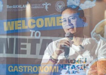 Sandiaga Salahuddin Uno saat memberikan kiat sukses dalam mengembangkan gastronomi di Kota Malang kepada sejumlah komunitas yang hadir di acara Nemuin Komunitas (Netas) di Ada Apa Dengan Kopi (AADK), Malang.