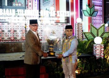 Penyerahan piala bergilir juara umum Musabaqoh Tilawatil Qur'an (MTQ) ke-39 Tingkat Provinsi Sumatera Utara Tahun 2024 ke Kota Medan.