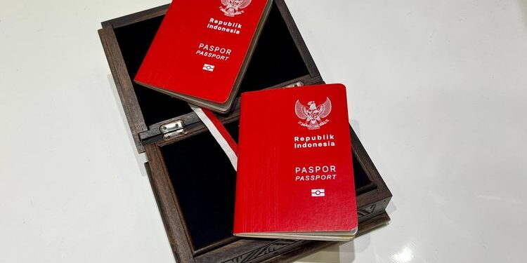 Ini Kata Dirjen Imigrasi Soal Keunggulan Desain Baru Paspor 1 Desain baru paspor RI menggunakan 33 dari 5.849 motif kain Nusantara dari Sabang sampai Merauke, dengan warna sampul merah dan putih.
