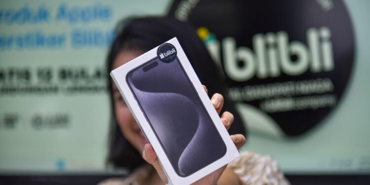 Blibli Store DeliPark Mall Medan yang menyediakan produk-produk Apple orisinal dengan perlindungan lengkap.