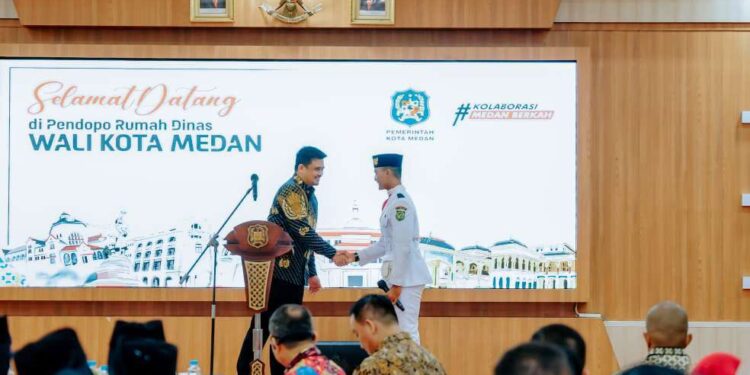 Dijamu Wali Kota Medan, Paskibraka Ungkap Rasa Senang dan Bangga 1 Jamuan makan malam Paskibraka dengan Wali Kota Medan Bobby Nasution di rumah Dinas Wali Kota.