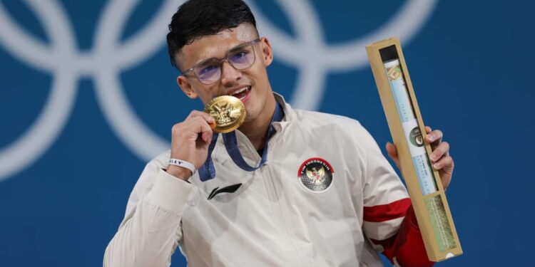 Ungkapan Rizki Juniansyah Usai Ukir Sejarah Emas untuk Indonesia di Olimpiade Paris 1 Lifter Rizki Juniansyah mempersembahkan medali emas kedua buat Tim Indonesia di Olimpiade Paris 2024.