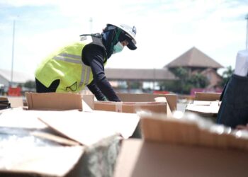 Pemantauan penanganan impor barang kiriman milik pekerja migran Indonesia di wilayah pengawasan Bea Cukai Tanjung Emas.