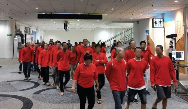 Kemlu RI membantu pemulangan 179 PMI kelompok rentan yang ditahan di berbagai DTI di Malaysia ke Indonesia.