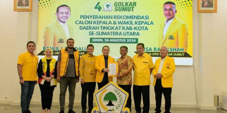 Kantongi B1KWK dari 9 Parpol, Dambaan Jilid II Segera Mendaftar ke KPU 1 Calon Bupati dan Wakil Bupati Serdang Bedagai H. Darma Wijaya dan H. Adlin Tambunan usai menerima B1.KWK dari partai Golkar, Senin (26/8/2024) malam.