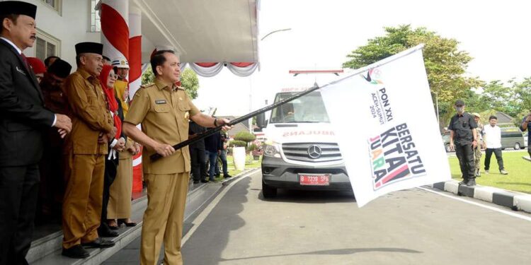 Pj Gubsu Lepas Parade Ambulans, Siap Tangani Kejadian Darurat Selama PON 2024 1 Pj Gubsu, Agus Fatoni, yang juga Ketua PB PON XXI Wilayah Sumut melepas Parade Ambulans PON XXI.