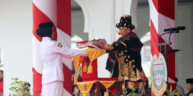 Pimpin Upacara HUT RI, Agus Fatoni Ajak Masyarakat Serentak Bangun Sumut 1 Pj Gubernur Sumut, Agus Fatoni, memimpin upacara peringatan HUT ke-79 RI. Upacara ini berlangsung di Lapangan Astaka, Deli Serdang.