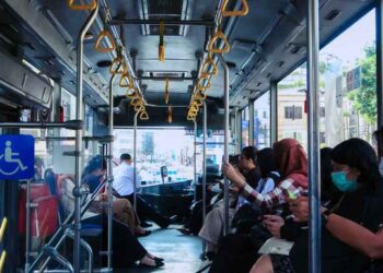 Pengguna Trans Metro Deli.