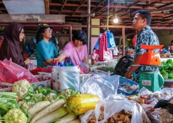 Upaya PUD Pasar untuk tetap memastikan dan menjaga kebersihan serta keindahan pasar-pasar di Kota Medan jelang penilaian Adipura 2024.