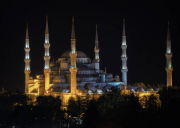 Kota Istanbul Turki di malam hari.