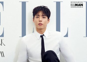 Park Bo Gum jadi sampul majalah Elle untuk edisi Oktober.