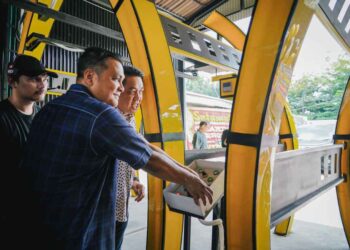 Dragon’s Carwash and Cafe di Kota Medan yang menggunakan teknologi robotik hidrolik.