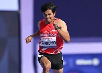 Sprinter Indonesia, Saptoyogo Purnomo, berusaha melaju ke garis finis dalam pertandingan final nomor 200 meter T37 putra Paralimpiade Paris 2024 di Stadion Stade de France, Paris, Prancis, Sabtu (7/9/2024).