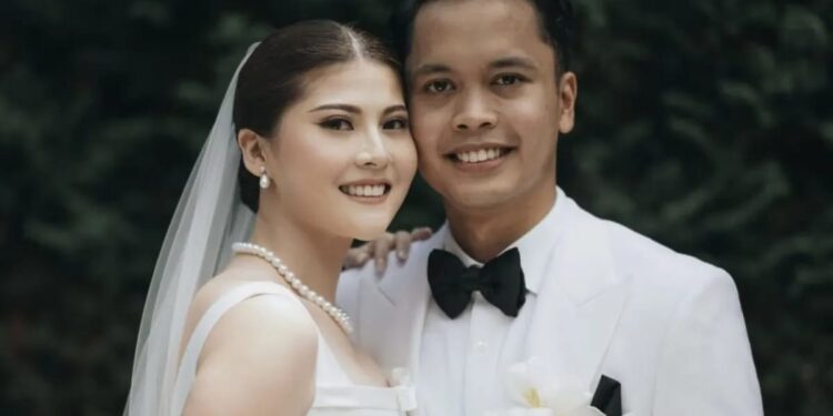 Selamat! Anthony Ginting dan Mitzi Abigail Resmi Menikah 1 Anthony Sinisuka Ginting dan kekasihnya, Mitzi Abigail Purnama resmi menikah.