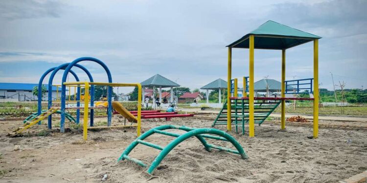 Jogging Track Sekeliling Kolam Retensi Martubung Selesai Dibangun 1 Pembangunan jogging track di sekeliling Kolam Retensi Martubung, di Griya Martubung, Kelurahan Besar, Kecamatan Medan Martubung.