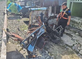 Kecelakaan lalulintas akibat kelalaian oleh oknum masyarakat yang melanggar aturan saat melintas di perlintasan sebidang kereta api.