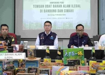 Konferensi pers temuan obat bahan alam (obat tradisional) ilegal di Kota Bandung dan Cimahi.