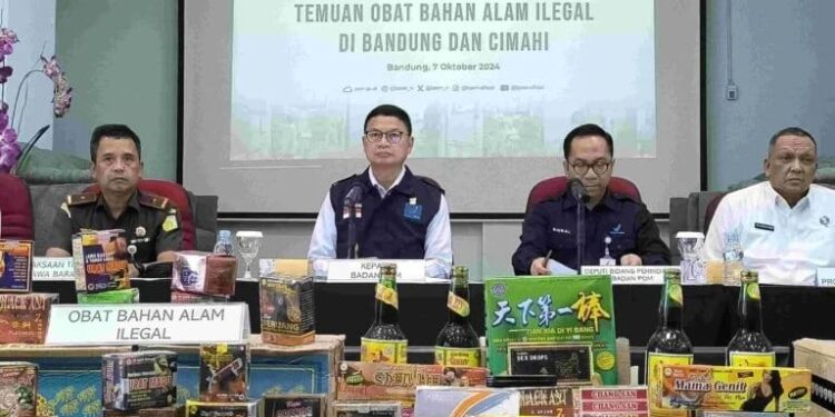 BPOM Sita Obat Tradisional Ilegal di Bandung dan Cimahi Senilai Rp8,1 Miliar 1 Konferensi pers temuan obat bahan alam (obat tradisional) ilegal di Kota Bandung dan Cimahi.