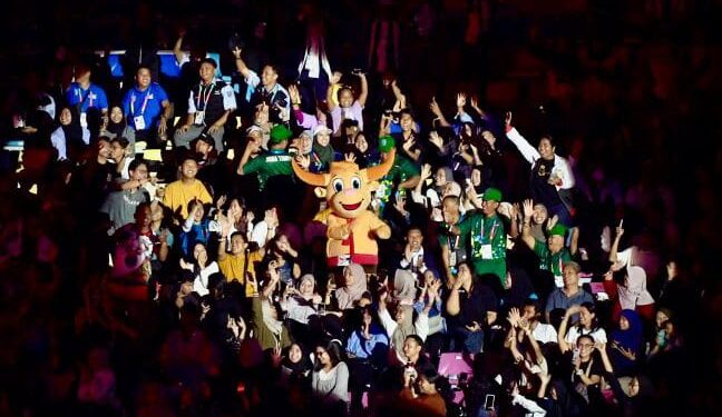 Presiden Jokowi Serukan Kesetaraan di Pembukaan PEPARNAS XVII 2024 1 Pembukaan PEPARNAS 2024 di Stadion Manahan, Solo, Jawa Tengah.