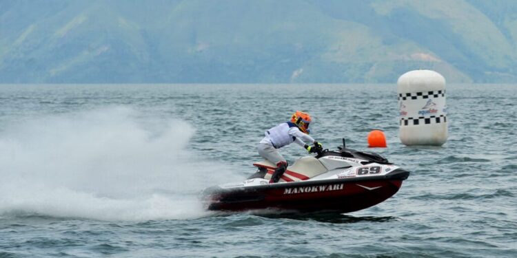 Rider Muda Indonesia Boanegers Ratag Curi Perhatian di Dairi Cup Aquabike 1 Rider Muda Indonesia Boanegers Ratag yang curi perhatian di Dairi Cup Aquabike karena mampu finis urutan ke-6.