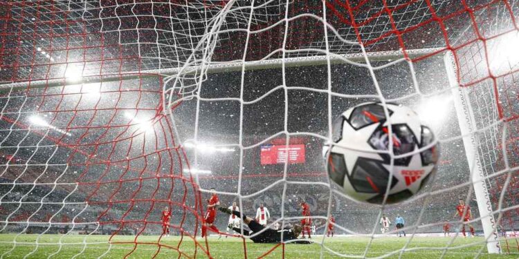 Ilustrasi pertandingan sepak bola.