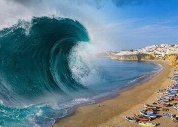 Ilustrasi tsunami.