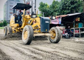 Jalan Danau Marsabut Kelurahan Sei Agul, Kecamatan Medan Barat mulai diperbaiki setelah rusak parah selama bertahun-tahun.