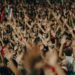 Suporter Indonesia memberikan dukungan kepada Timnas Indonesia saat melawan Timnas Jepang pada pertandingan Grup C putaran ketiga Kualifikasi Piala Dunia 2026 Zona Asia, di SUGBK), Senayan, Jakarta, Jumat (15/11/2024).