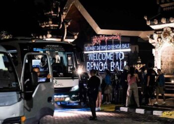 Wisatawan yang tertahan pasca erupsi Lewotobi sudah bisa dievakuasi.