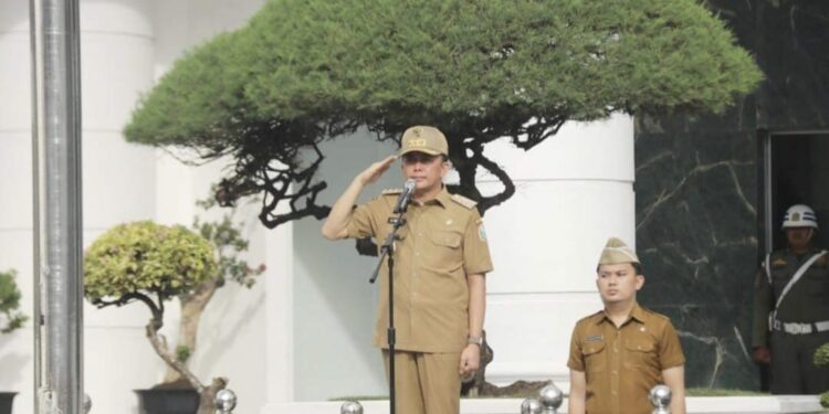 Pimpin Apel Pelepasan Purna Tugas Sekdaprov Sumut, Pj Gubsu Ingatkan Ini ke ASN 1 Apel pagi sekaligus melepas purna tugas Sekdaprov Sumut, Arief S Trinugroho.