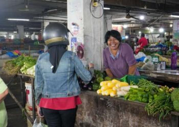 Pedagang di Pasar Petisah Medan.